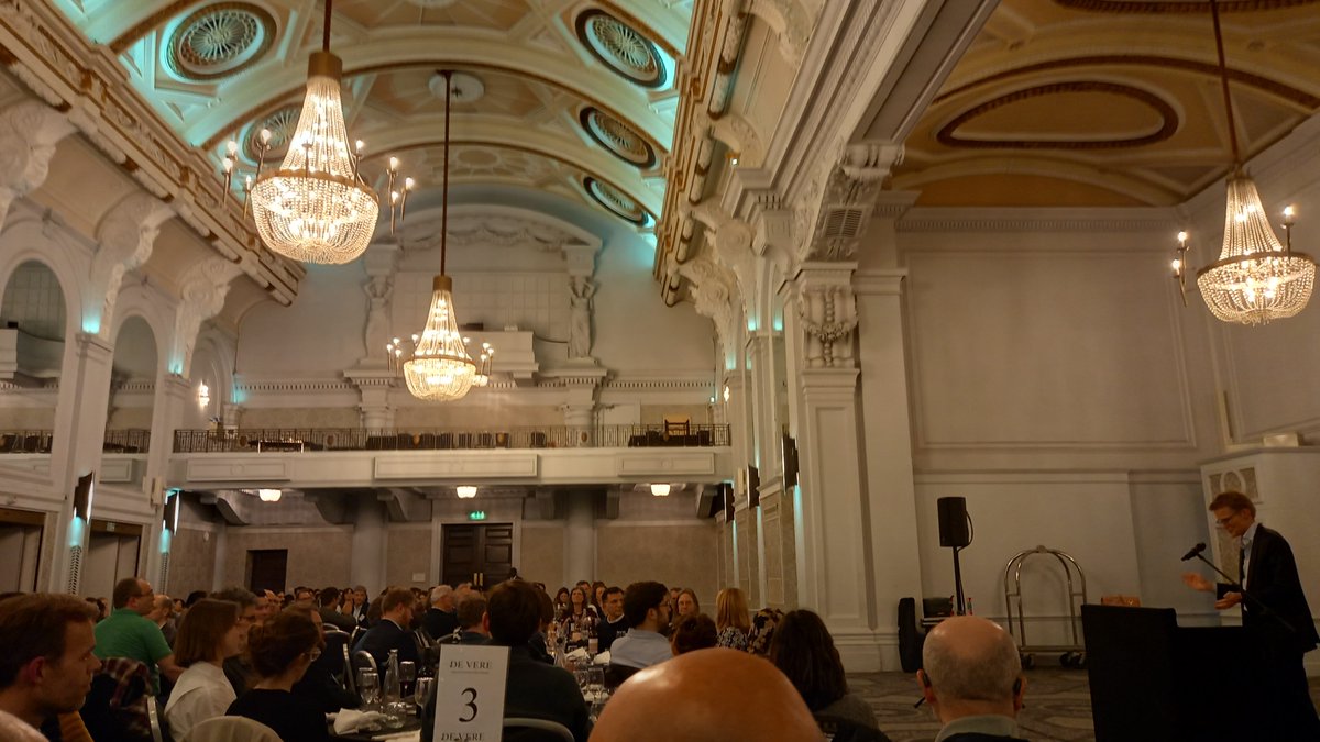 EconCharlesRead's tweet photo. Patrick Wallis, President of @EcHistSoc, gives the speech at the dinner of the 100th anniversary conference of the Economic History Society #EHS100 https://t.co/EV2ysuUiMK