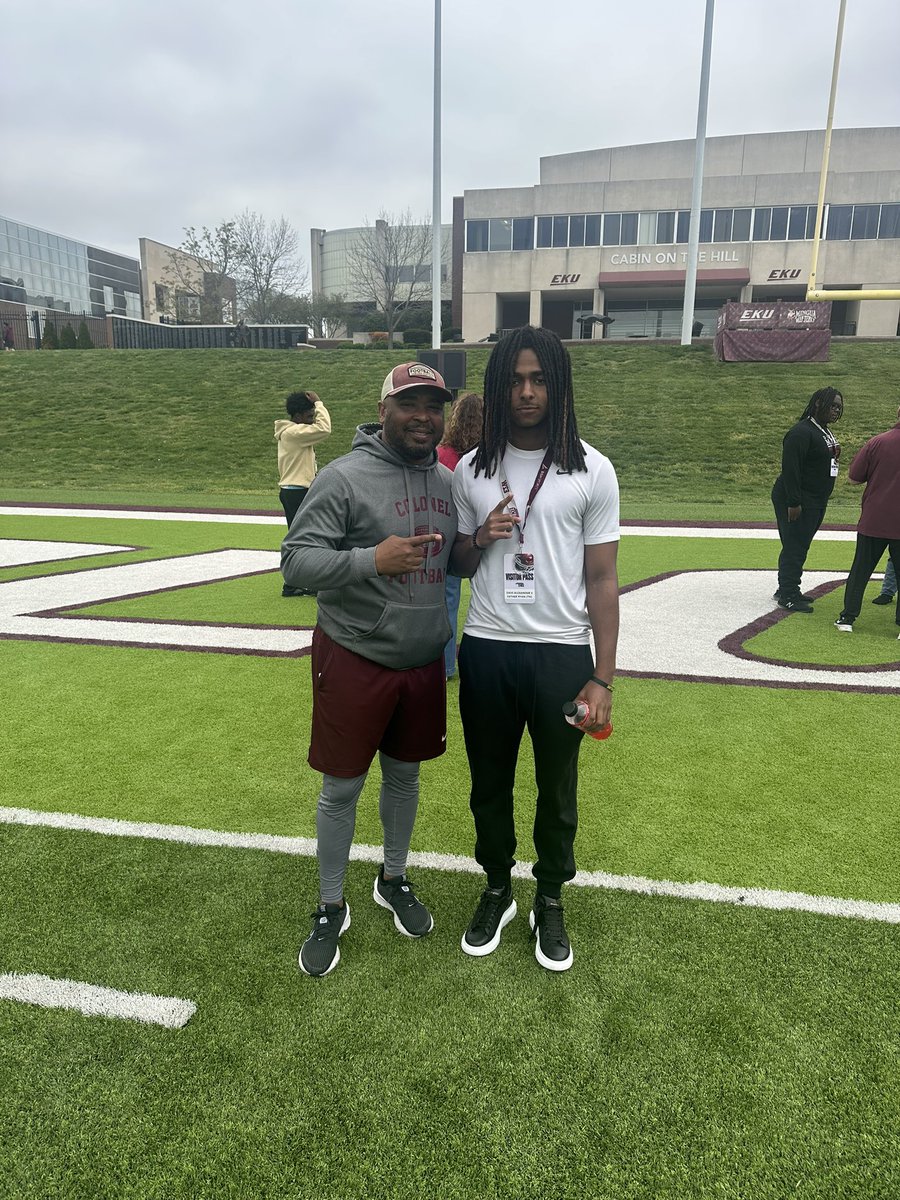 DaveAlexander7_'s tweet photo. Great time at EKU!!! looking forward to being back.Enjoyed Conversations with @CoachWatson9 @Cox83Caleb 

@fieldhousewr 
@FRHS_Football 
@CSmithScout 
@drew_toennies 
@jaxegan_eku 
@CoachDerekDay https://t.co/L1jtMhNf2U