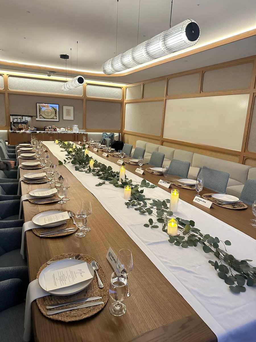 RitvikKapila's tweet image. Life building @NeoSigmaAI recently!

- building alongside my incredible cofounder @gauri__gupta 
- meeting legends and grateful for having their early backing for what we are building @JeffDean @geoffreyhinton 
- invited to @OpenAI founders table dinner and in a room with people