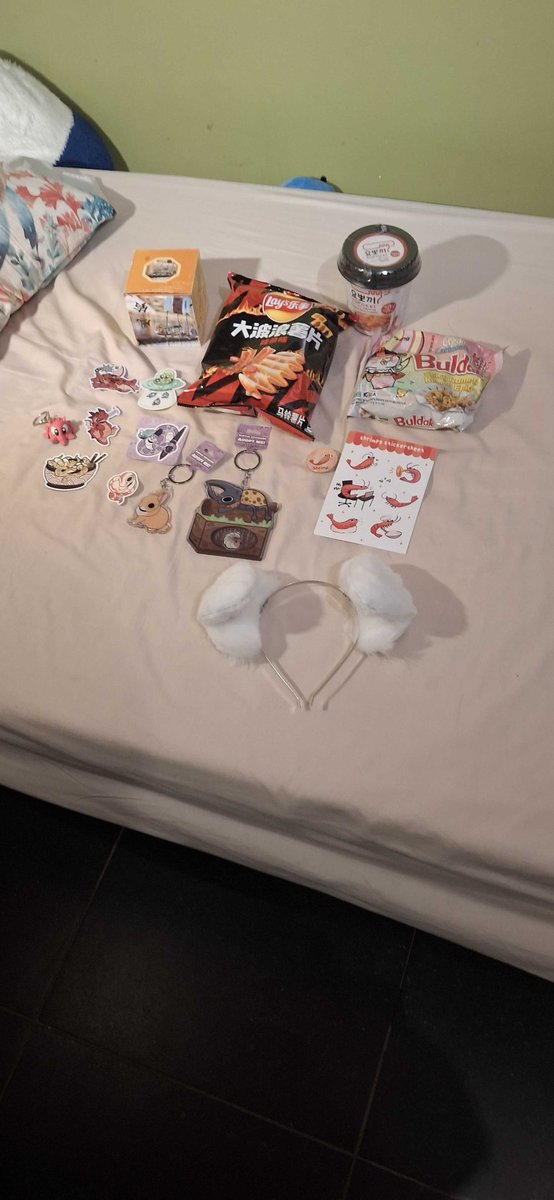 CONVENTION HAUL percy shuriifish find joy in little trinkets
the box contains a wind bell chime