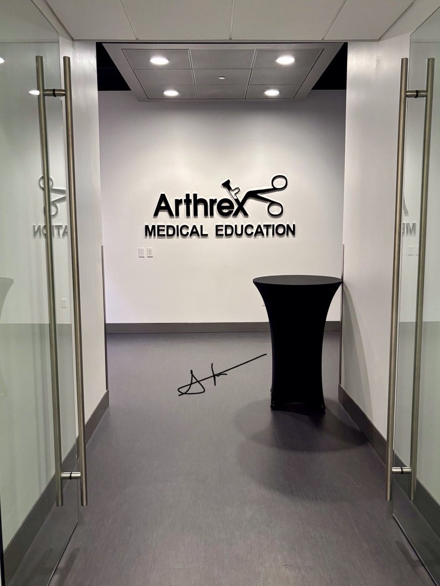 JLSantiagoG's tweet image. Acudimos al #entrenamiento #latam de #rodilla de Arthrex donde abordamos reparaciones #meniscales, cosecha y preparaciones de #injertos (cuádriceps e isquiotibiales) y reconstrucción de ligamento cruzado anterior con soluciones del portafolio Arthrex.