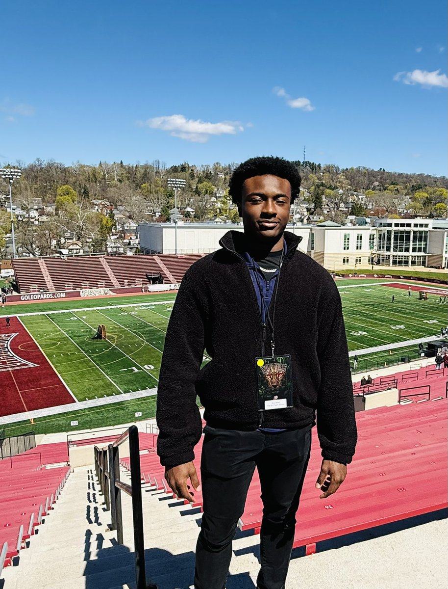 Kye_Shaw09's tweet photo. Had a great time at @LafColFootball today. Thank you @MCthedc for inviting me, and @coachjallday6 for the amazing hospitality. Can’t wait to get back up to campus! https://t.co/9jkESW1HUE