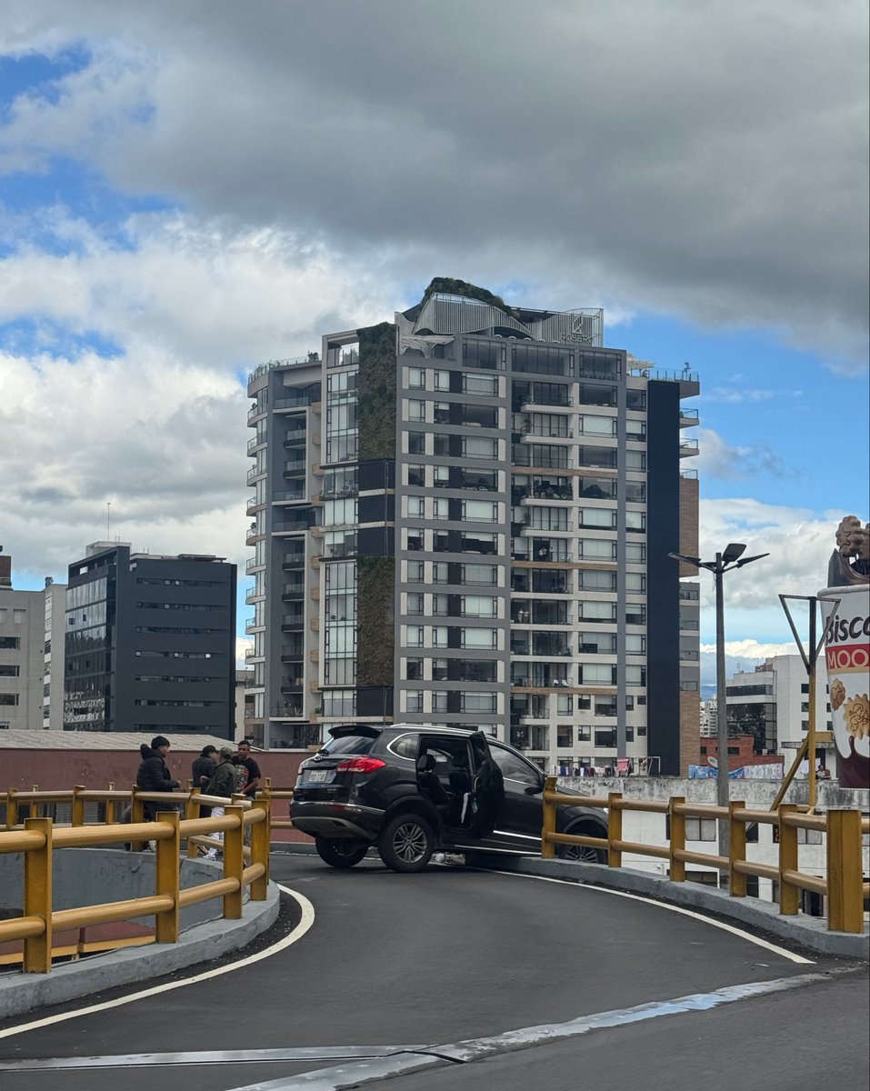 Faham Foroodi tweet media