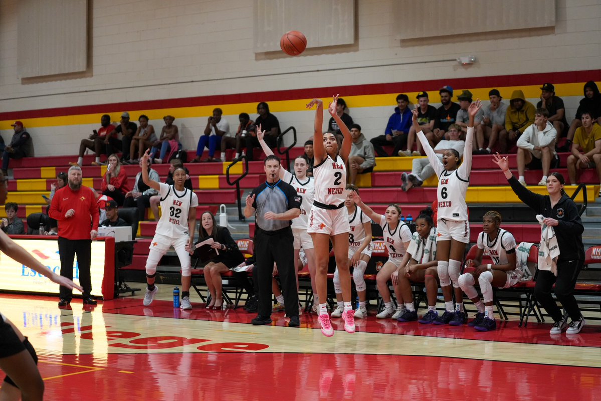Lewis3Zarai's tweet image. After a great visit with @CoachHuber23 and @itsDelinoLewis I am blessed to receive an offer to continue my academic and collegiate career @ENMUWBB !!#AGTG #Offer #Jucotransfer #lonestarconference #womensbasketball