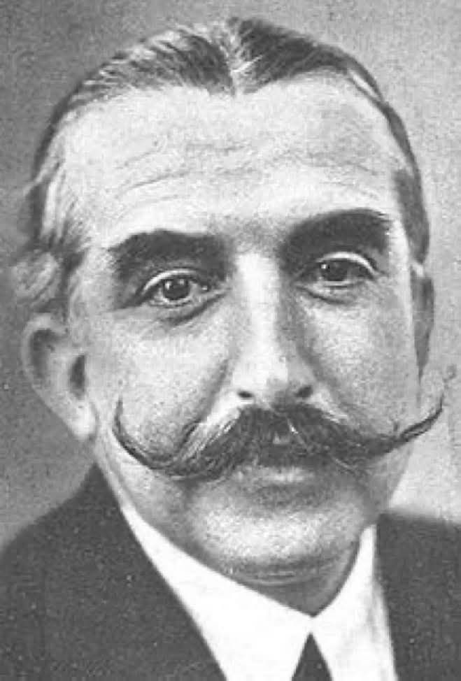 “Podéis quitarme mi hacienda, mi patria, mi fortuna e incluso -como estáis al hacer- mi vida. Pero hay una cosa que no podéis quitarme: ¡el miedo que tengo ahora mismo!”. Humor hasta en el ultimo momento.
Pedro Muñoz Seca. Dramaturgo portuense asesinado en Paracuellos el 28/11/36