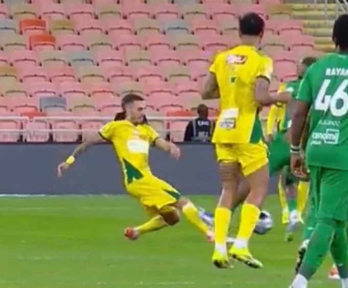 altanaya tweet media