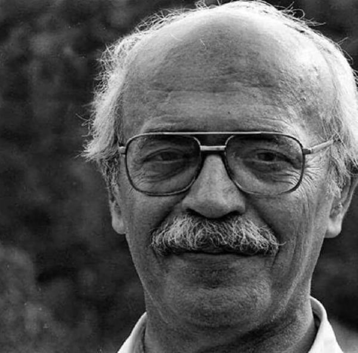 Sosyalist şair, yazar ve sinema eleştirmeni Onat Kutlar,

PKK tarafından 30 Aralık 1994 günü İstanbul'da Pera Pastanesi'nde bombalı saldırı ile öldürüldüğünde 59 yaşındaydı.

Yaşasaydı bugün 90 yaşında olacaktı.