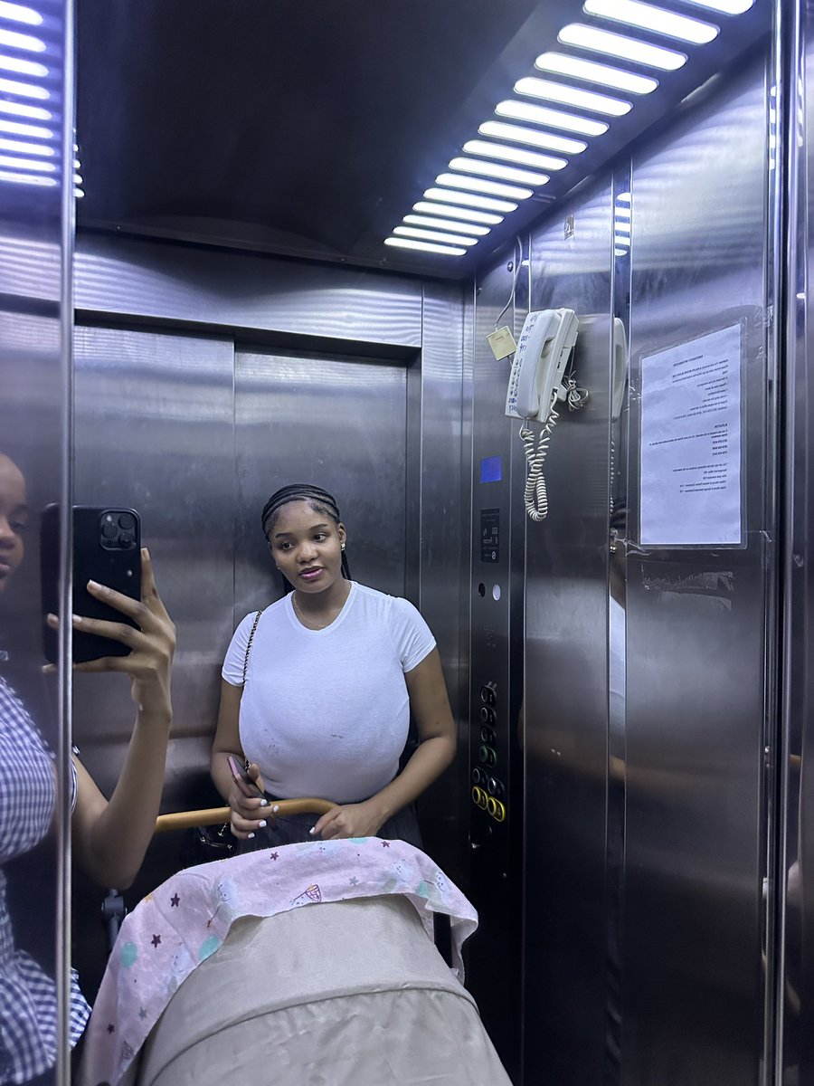 b_xainab's tweet photo. @mummymoreni1 This my sister lol 😂, una jus Dey post anything for Elon money https://t.co/HCjtO10CJJ