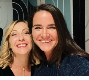 SabinaCusin's tweet image. Non è "UN" #selfie.
Sono TANTI selfie.