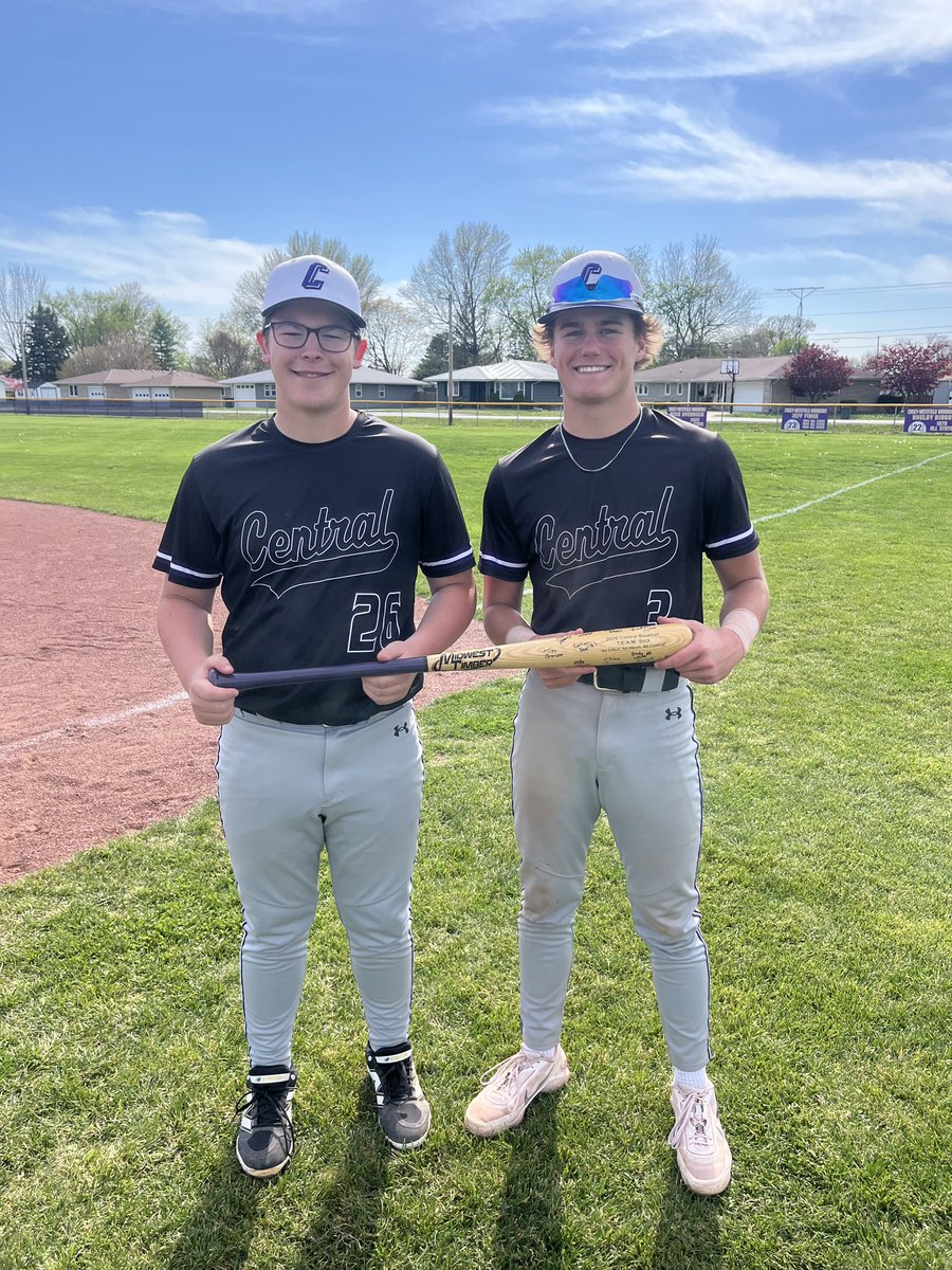 Game 2

Central 7
Casey-Westfield 1

WP- Browne 3.0 IP 1 K 3 H
Radake 4.0 IP 3 H 2 K

Haar 3-4 RBI 2B 3B
Athmer 2-3 3 RBI
Toennies 1-4 RBI
Henss 1-4

Cougars move to 11-2 (2-0 Conference)

Next game at Freeburg Tuesday