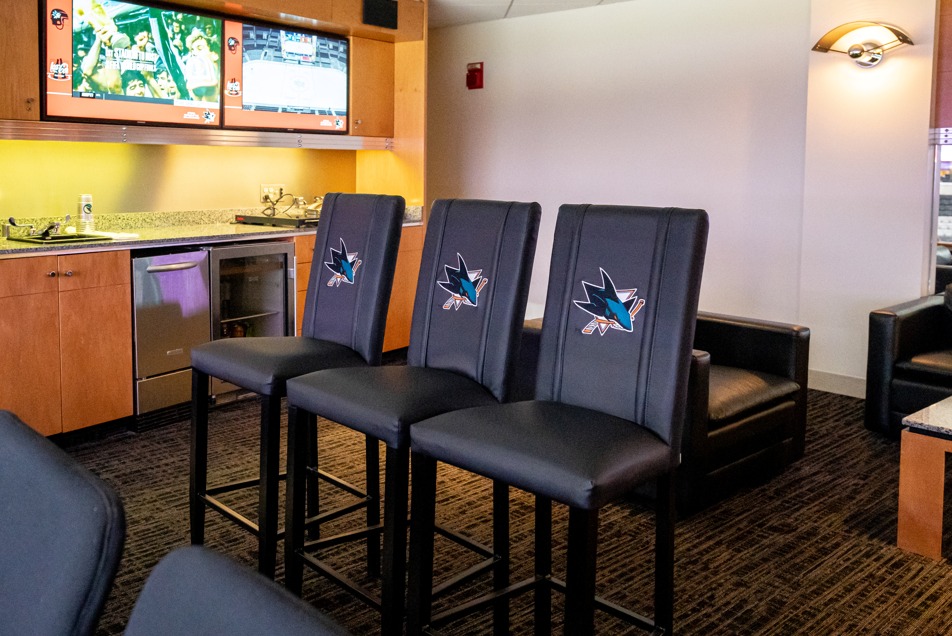 DreamSeat's tweet photo. A season worth celebrating for Macklin Celebrini. #SJSharks https://t.co/PNj2xUjHIT