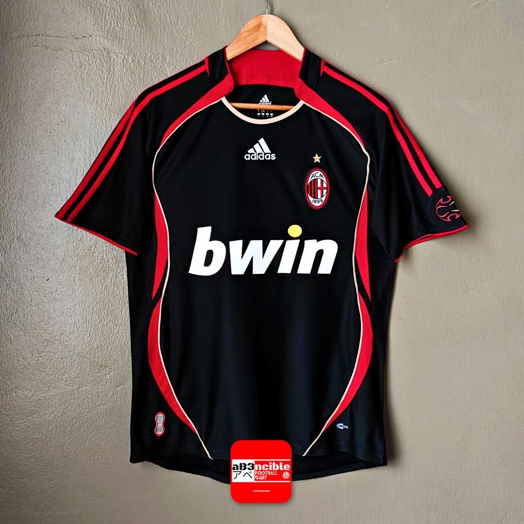 bignerodosh's tweet photo. Vintage AC Milan drip never misses 🔴⚫🔥
From pitch legend to street essential — clean, bold, and effortlessly stylish. Step out or stand out — this piece does both 🔥

Wear history. Own the vibe 💯

#Naijafashion 
#FootballDripNG
#StreetwearNigeria
#RetroJerseys
#UrbanStyle https://t.co/Bgt9SrV9ag