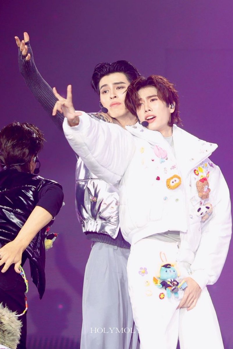 mila ✰ tweet media