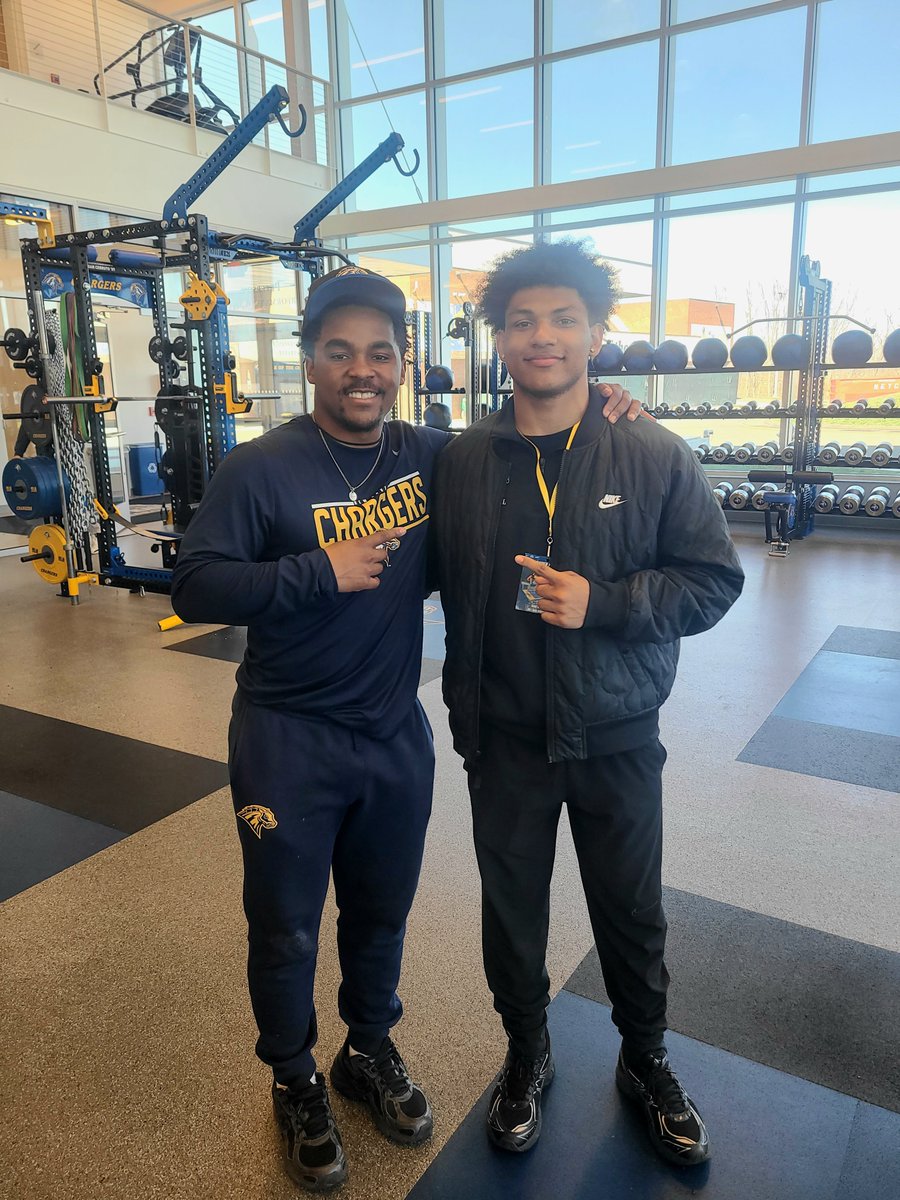 ktylersaint21's tweet photo. Amazing visit @UNewHavenFB . Thank you @Coach_JD1 @CoachJZamot @Coach_Pow for the Junior Day visit! 
#FAST
@PrepRedzoneNJ @AlPopsFootball @NMfootball @coachjmyles https://t.co/y6JMbloSbF