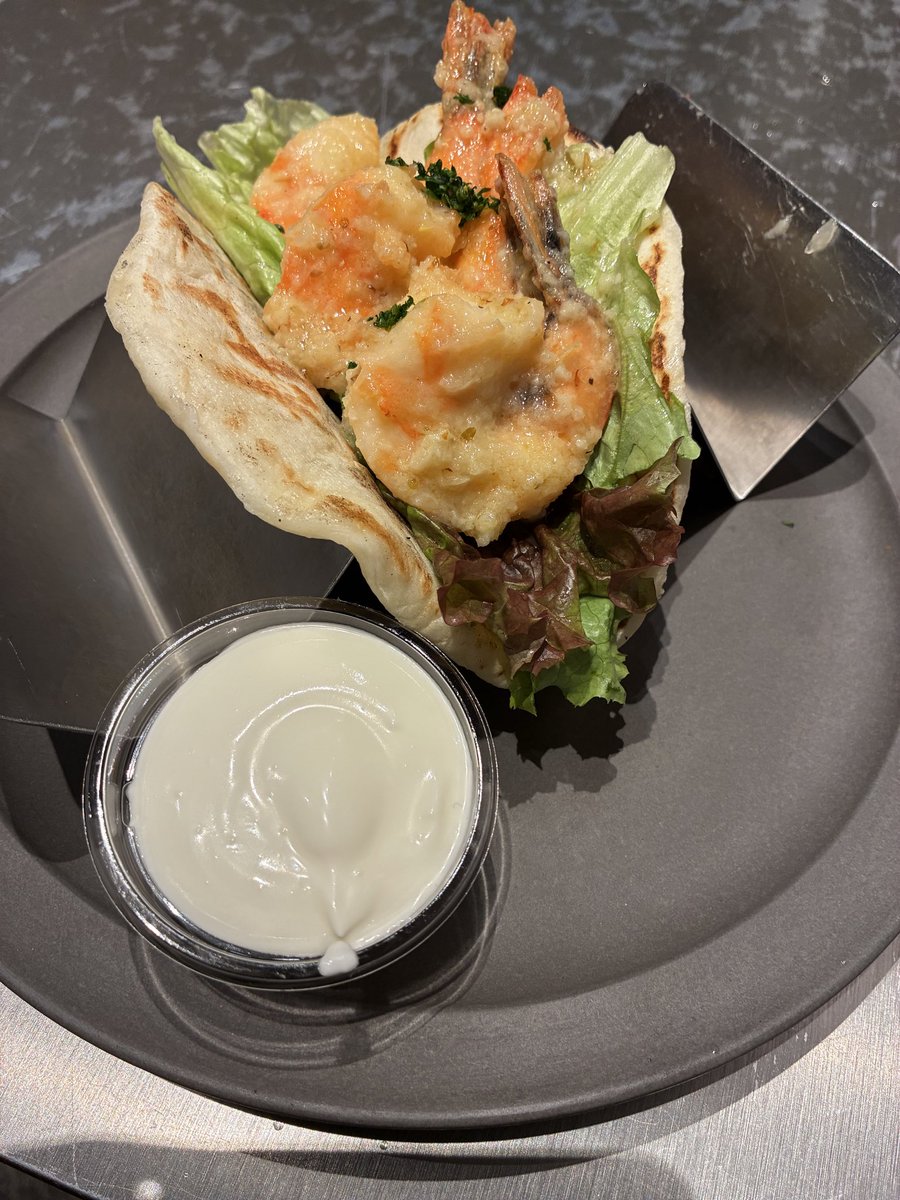 CANA30207831's tweet image. 噂通りタコス🌮🌮🌮
手袋して豪快に
食べたよ！

#ブルーエントランスキッチン
#中目黒