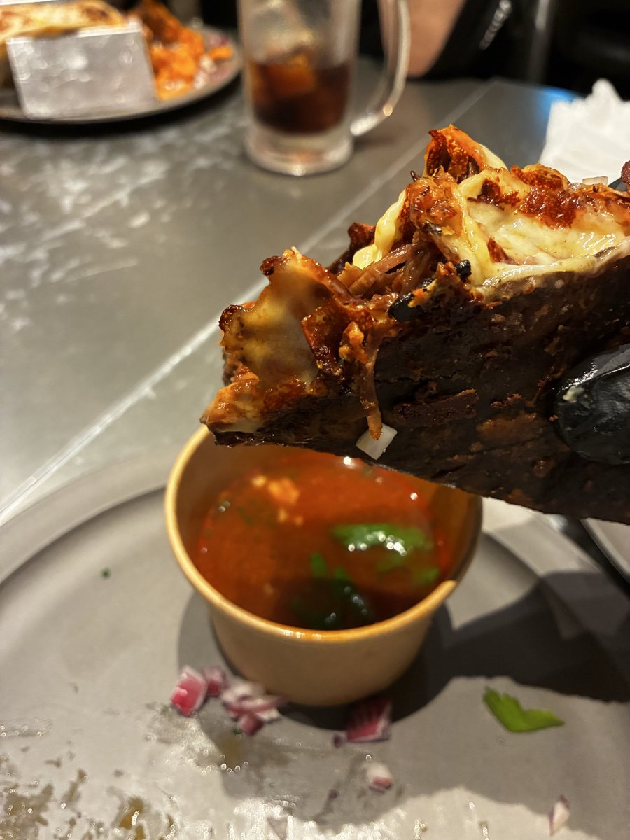 CANA30207831's tweet image. 噂通りタコス🌮🌮🌮
手袋して豪快に
食べたよ！

#ブルーエントランスキッチン
#中目黒