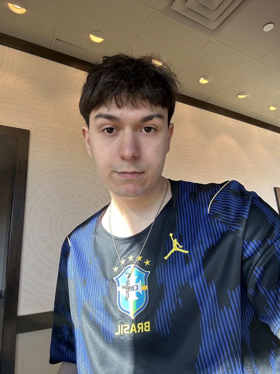 alex tweet media