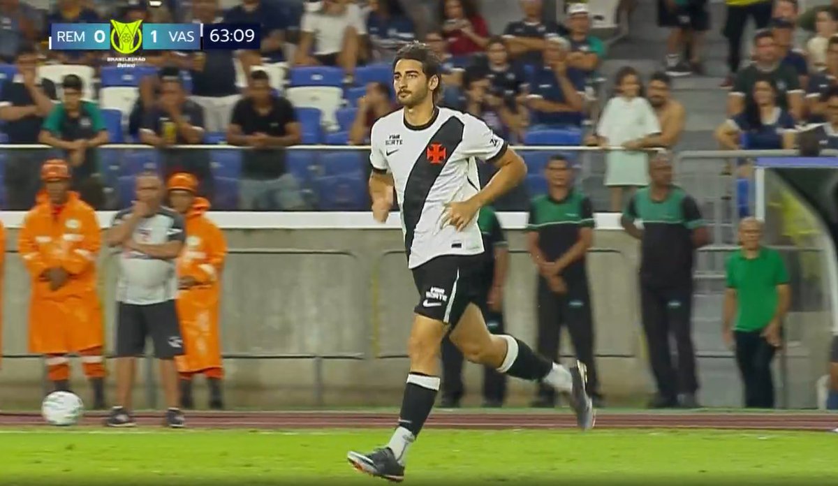 VascoFRA's tweet photo. 64' | JP et Brenner remplacent Barros et David.
Remo 0⃣ - 1⃣ Vasco
#Vasco | #REMxVAS https://t.co/XqpJr8SXLT