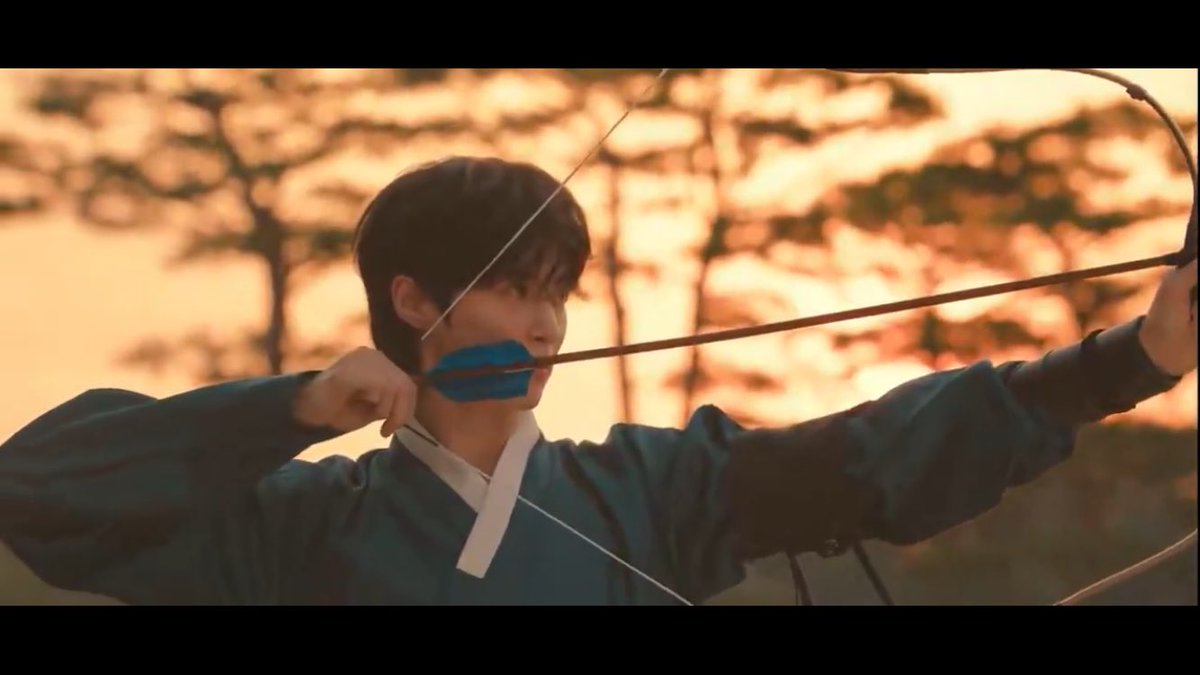 eps2。ノサンヒョンさん花束持って来たりIUちゃんのお帽子姿が可愛いかったりガウンなWooさんだったり💙今日のツボ🏺試合で的をワザと外したところが🥹ツーンとしながらもちょいちょい大君さまの優しいところがハミ出ててたまりませう〜✨✨