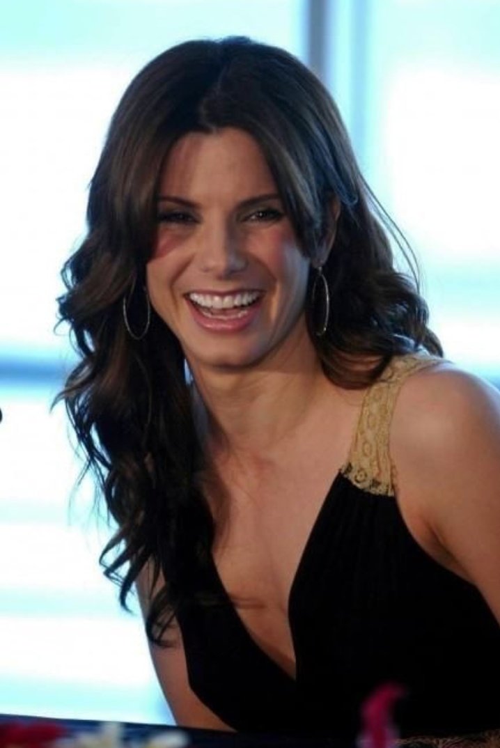 Sandra679943's tweet photo. Let’s settle this: What is Sandra Bullock’s best movie? 🎬

A) Miss Congeniality
B) The Blind Side
C) Speed
D) The Proposal https://t.co/nQoCKszrbO