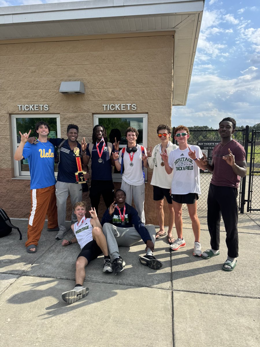 Husky_Sports's tweet image. 🏆💙 HUSKY MEN’S TRACK = WAKE COUNTY CHAMPIONS! 💙🏆
 Our Huskies showed up and showed out to bring home the title!
Proud of this team and the standard they continue to set.
#HuskyNation #HuskyPride #HuskiesUp