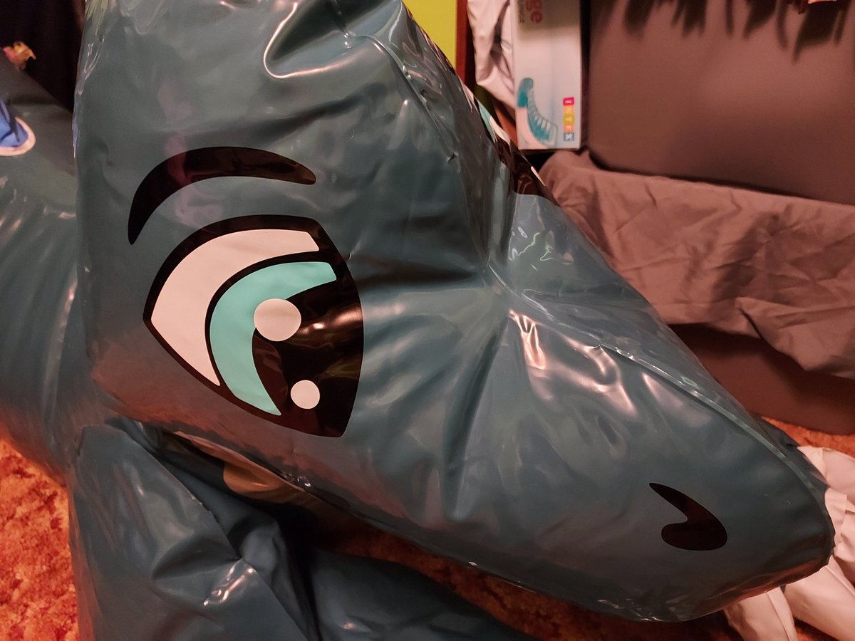 thephobiasqueak's tweet image. Squeaky face, squeaky-clear butt, and squeaky claws for #squeakysaturday .  Skipper is such a good squeaky boi! 

#inflatable #inflatables