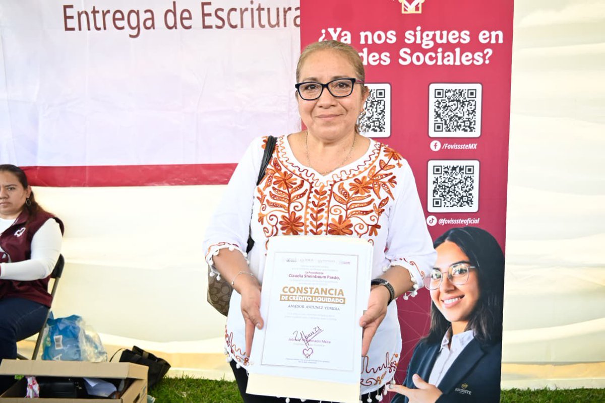 Art6to's tweet photo. 🔴  DESTACA PRESIDENTA CLAUDIA SHEINBAUM TRABAJO DE LA GOBERNADORA MARGARITA GONZÁLEZ SARAVIA EN MORELOS

La gobernadora Margarita González Saravia acompañó a la presidenta de México, Claudia Sheinbaum Pardo, en el segundo día de actividades en Morelos, donde encabezaron en el municipio de Emiliano Zapata, la entrega de 828 constancias de finiquito de créditos del Fondo de la Vivienda del Instituto de Seguridad y Servicios Sociales de los Trabajadores del Estado (Fovissste), así como 250 escrituras del Instituto Nacional del Suelo Sustentable (Insus).

El acto se llevó a cabo en el estadio de futbol “Emiliano Zapata”, donde la mandataria estatal subrayó que esta acción representa un acto de justicia social que transforma la vida de cientos de familias, al garantizar el derecho a una vivienda digna con certeza jurídica.

“Este avance es resultado de una política pública orientada al bienestar social. Reconocemos a la presidenta de México, Claudia Sheinbaum Pardo, por impulsar acciones que colocan en el centro a las familias”, expresó.

Margarita González Saravia destacó que, su gobierno perteneciente a la Cuarta Transformación mantiene coordinación con la Federación para fortalecer programas que benefician de manera directa a la población.

Por su parte, la Presidenta Claudia Sheinbaum señaló que las 828 familias beneficiadas este día han cubierto ya sus créditos, por lo que acceden a la cancelación de adeudos e indicó que, a nivel nacional, cinco millones de familias han recibido este beneficio.

Asimismo, reconoció el trabajo de la gobernadora Margarita González Saravia y afirmó que su administración se distingue por priorizar el bienestar de la población y ejercer los recursos con enfoque social.

La Presidenta subrayó que las acciones de gobierno deben orientarse a generar beneficios justos para la ciudadanía, en concordancia con los principios de la Cuarta Transformación.

En su intervención, la secretaria de Desarrollo Agrario, Territorial y Urbano, Edna Elena Vega Rangel, informó que en Morelos se han entregado alrededor de cuatro mil 700 escrituras y se han mejorado 36 mil créditos del Infonavit.

Por su parte, el director general del Instituto de Seguridad y Servicios Sociales de los Trabajadores del Estado (ISSSTE), Martí Batres Guadarrama, anunció que las personas mayores de 80 años con adeudos en Fovissste accederán a la condonación de sus créditos.

Con esta actividad, concluyó la gira de trabajo que la presidenta Claudia Sheinbaum Pardo realizó en Morelos durante el fin de semana.