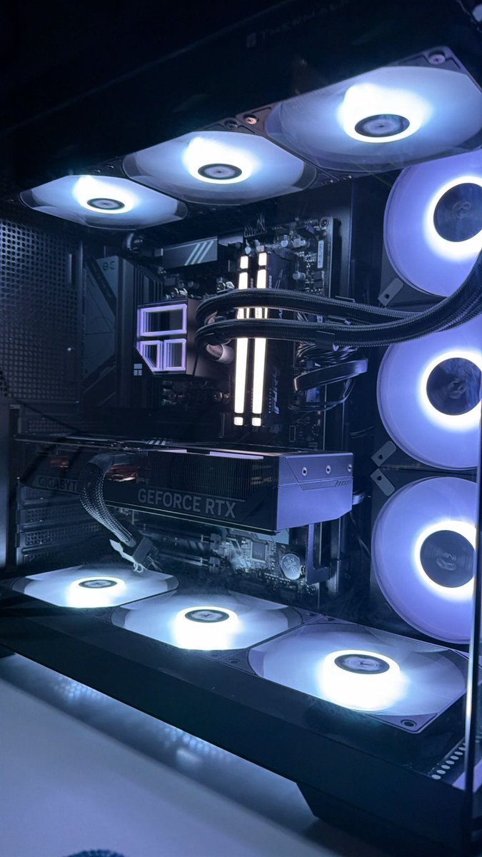 The first hunter tweet media