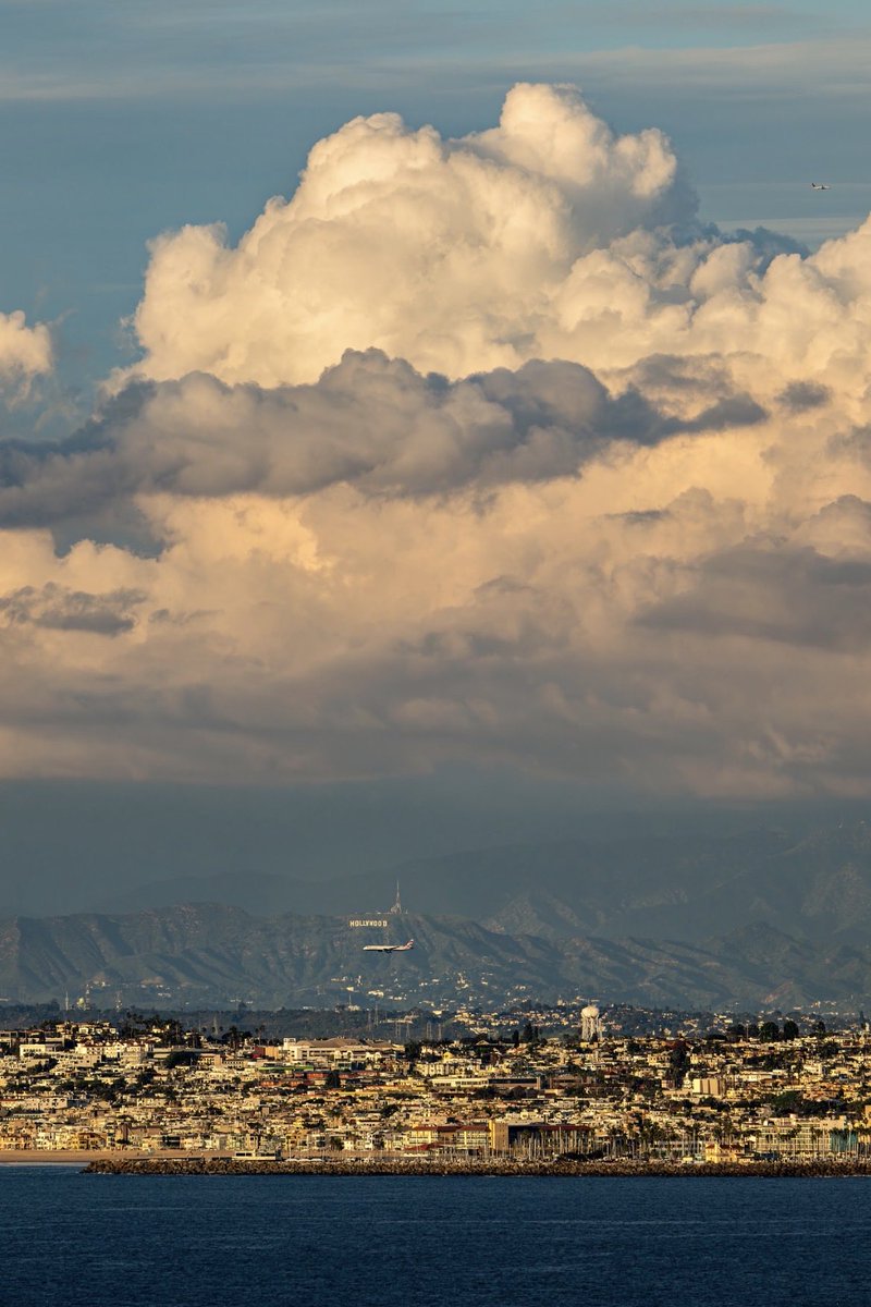 bay_photography's tweet image. Plane spotting with the HOLLYWOOD sign.

What type of plane is this?