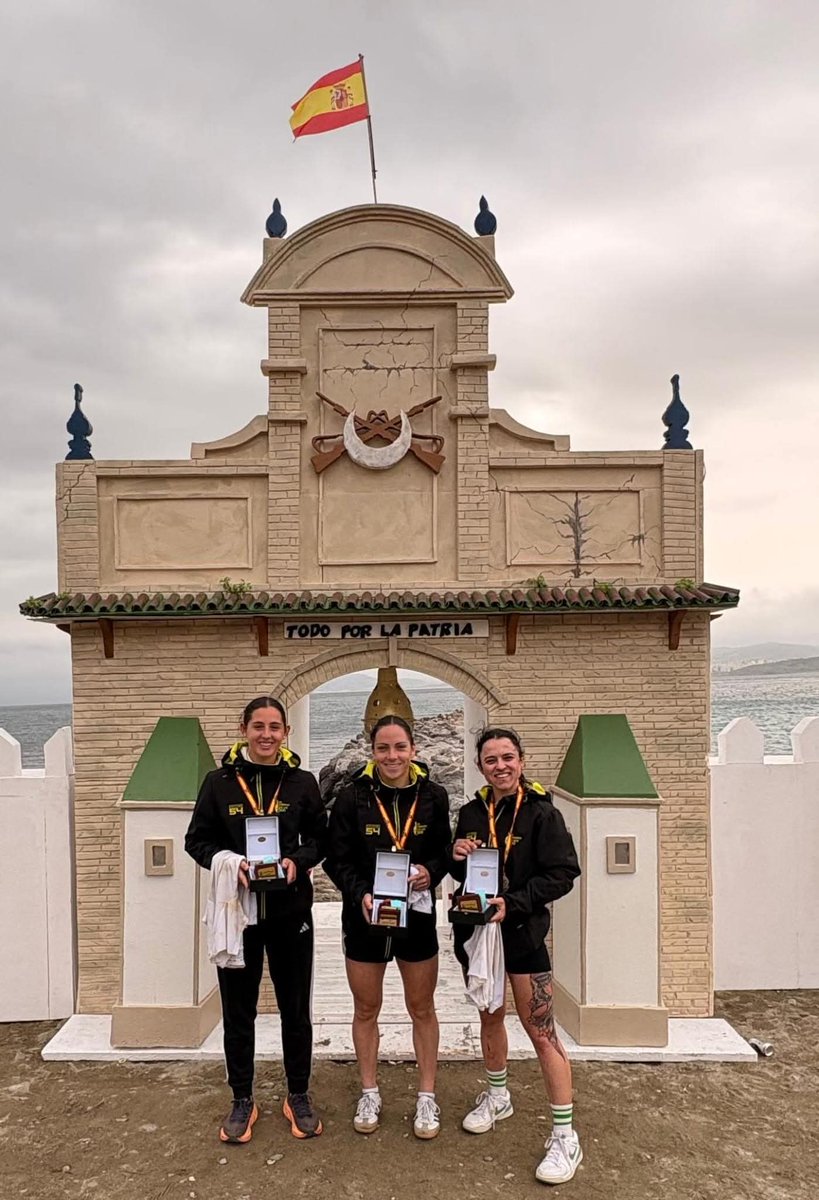 FUTER_ET's tweet photo. Enhorabuena al trinomio femenino del RAAA 74 por su magnífica clasificacion en el 2° puesto en la carrera de " El  Desafio de los 300", celebrado esta mañana en la Ciudad autónoma de Ceuta.
El esfuerzo y la entrega siempre tienen premio.
#SomostuEjército https://t.co/qXCcuVyNeD