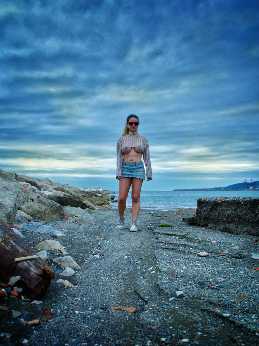 Moody beach day vibes 🌊 <a href="/FreelyKaty/">FreelyKaty</a>