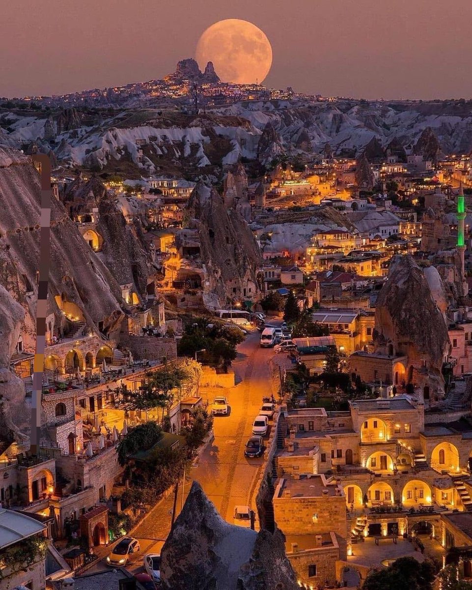purenature_1's tweet image. Cappadocia in Turkey 🌙 ✨ #Holidays