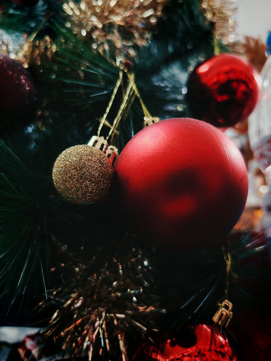 theSBoo's tweet photo. Holiday #red vibes. 🎈🏮

#ShotOnSnapdragon #RepYourRed
@Honorglobal #HonorMagic5Pro https://t.co/nGmhOWZ5cP
