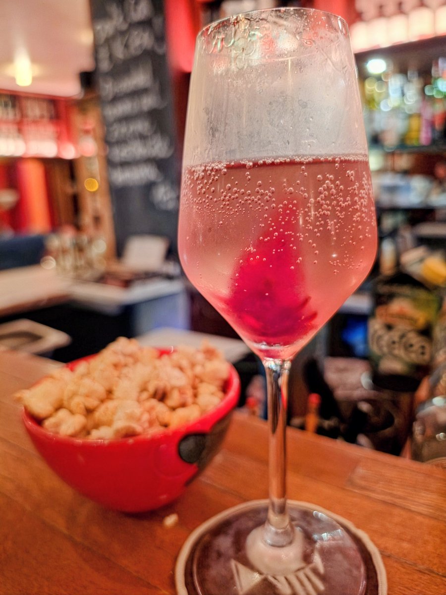 DirtySub_J's tweet image. Über Nacht gefesselt in KG, Hals- und Armreifen - die Schlüssel bei der Herrin - stoße ich nach einer intensiven Session, in der ich ganz tief in den Subspace abtauchen durfte, auf das Leben an...

To be continued...

#staydirty #lovemylife #berlin