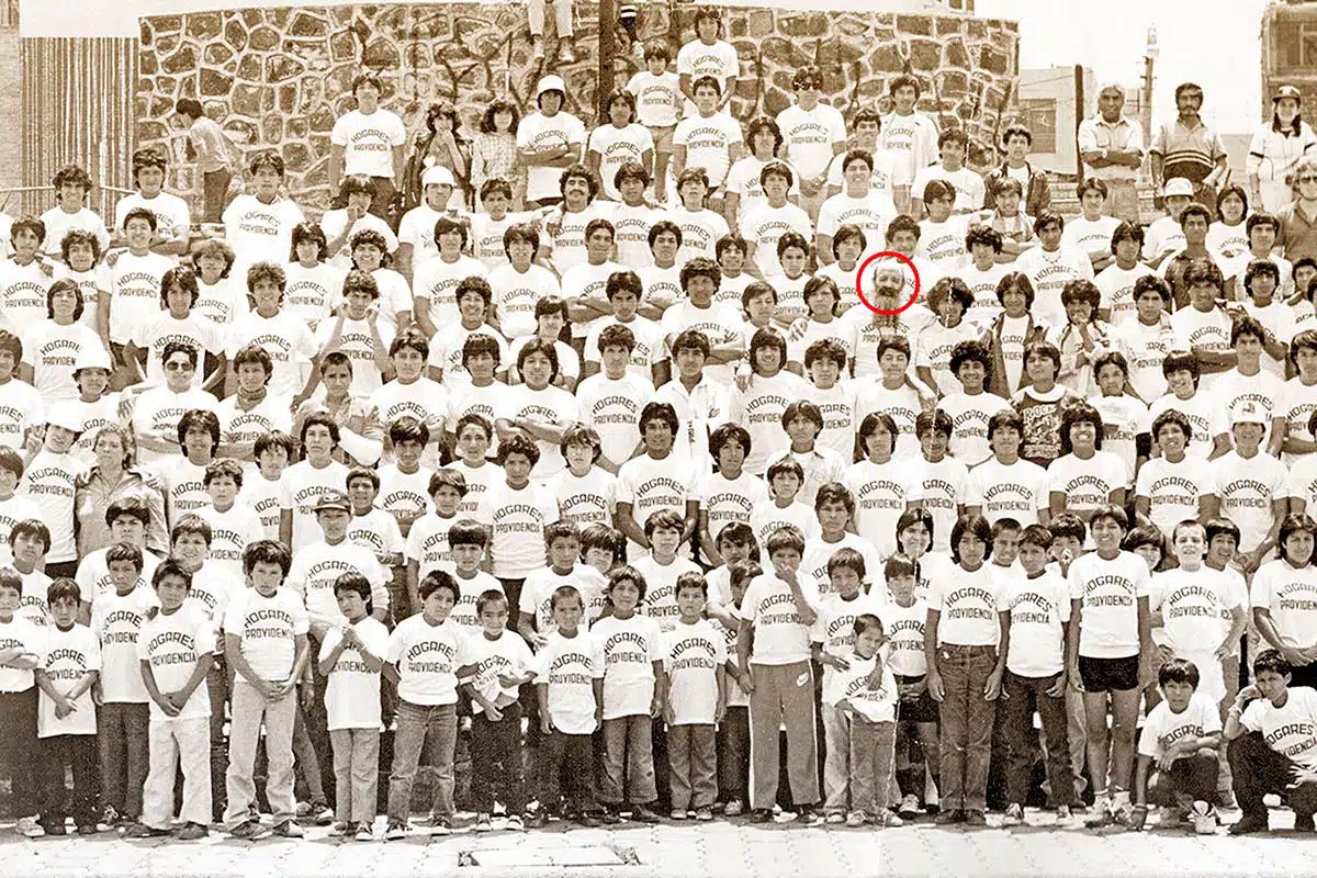 DesdeLaFeMx's tweet image. No todos los héroes usan capa… algunos usan sotana, como el padre Chinchachoma, que cambió la vida de miles de niños de la calle. 🥹🙌

Esta es su increíble historia: dlf.desdelafe.mx/4mlL6CS

#DíaInternacionaldelNiñooNiñaenSituacióndeCalle #niños