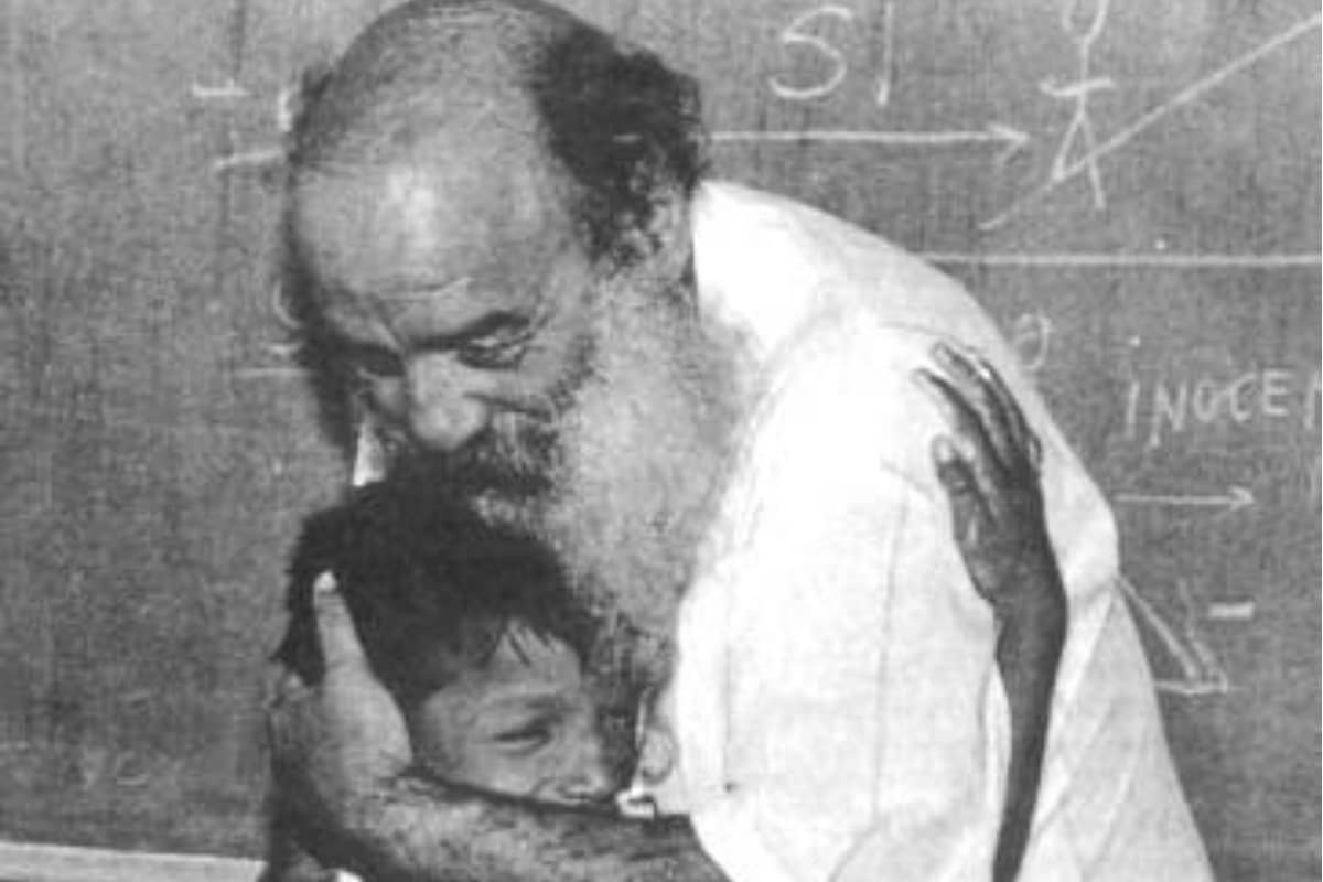 DesdeLaFeMx's tweet image. No todos los héroes usan capa… algunos usan sotana, como el padre Chinchachoma, que cambió la vida de miles de niños de la calle. 🥹🙌

Esta es su increíble historia: dlf.desdelafe.mx/4mlL6CS

#DíaInternacionaldelNiñooNiñaenSituacióndeCalle #niños