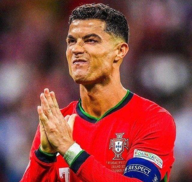 C/R Football (fan) tweet media