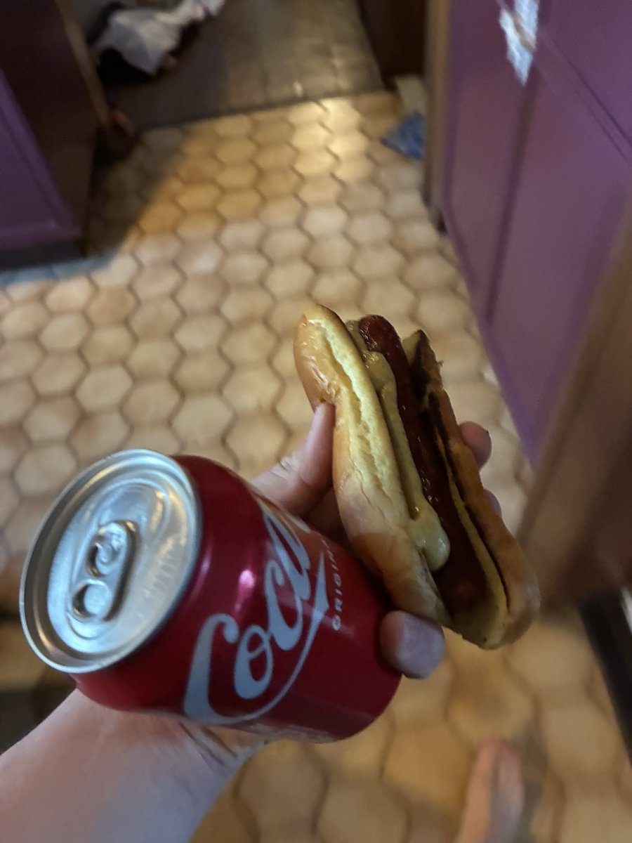 HowlingJones tweet media