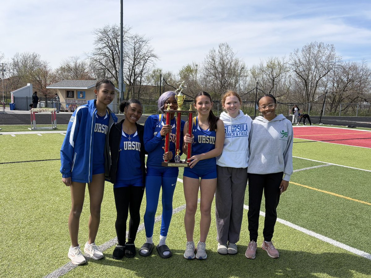SUA_TrackField's tweet photo. Great Day at the Track.  Loved the effort, attitude, and solidarity.  Great TEAM Victory.  
#RunU
#Believe&amp;Achieve
@suaarrows https://t.co/LK3Fmblygv
