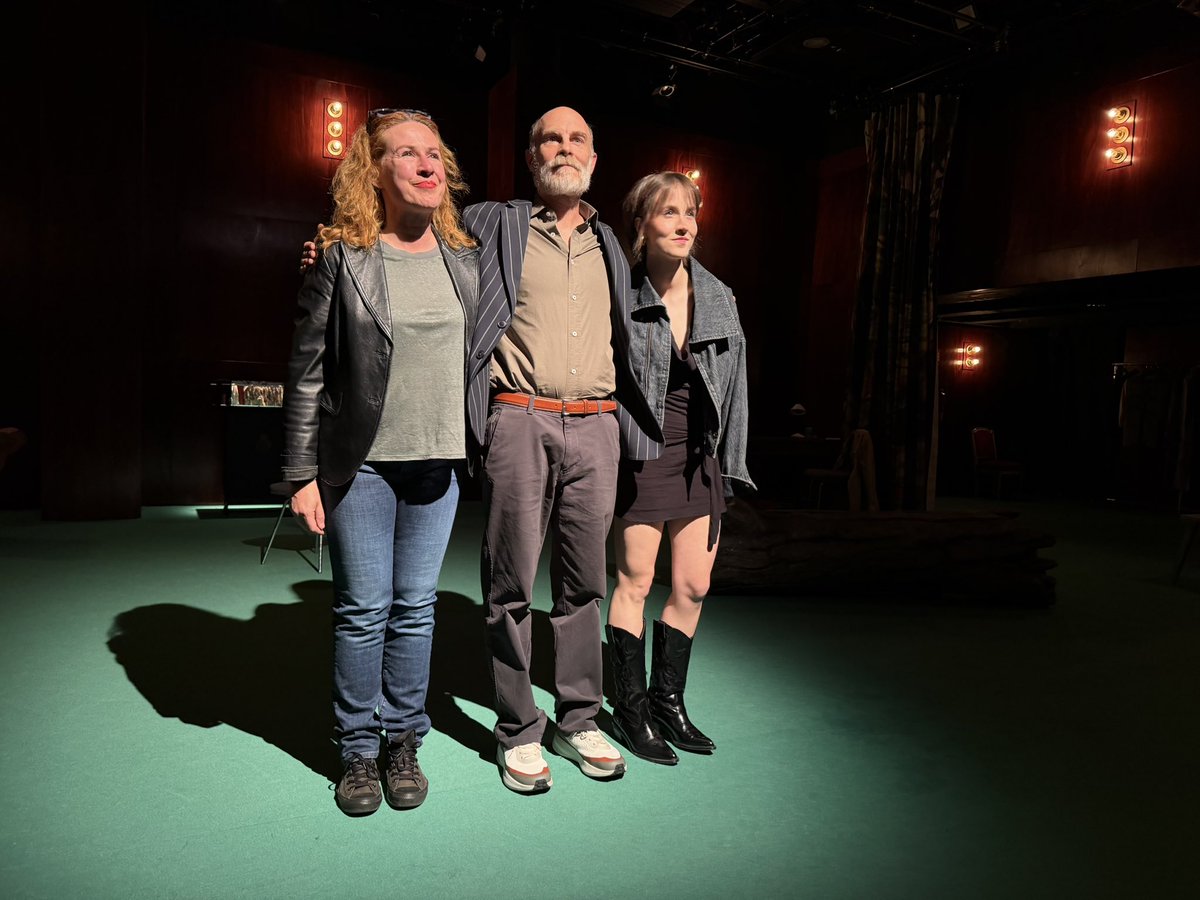cuellar's tweet photo. “Tras el ensayo” de Ingmar Bergman en el 
@TeatroEspanol un gran texto. Hay que ir con la mente abierta. La vida no es más que teatro. O lo mismo, al revés. ⭐️⭐️⭐️ https://t.co/X2uyFXT2Tt