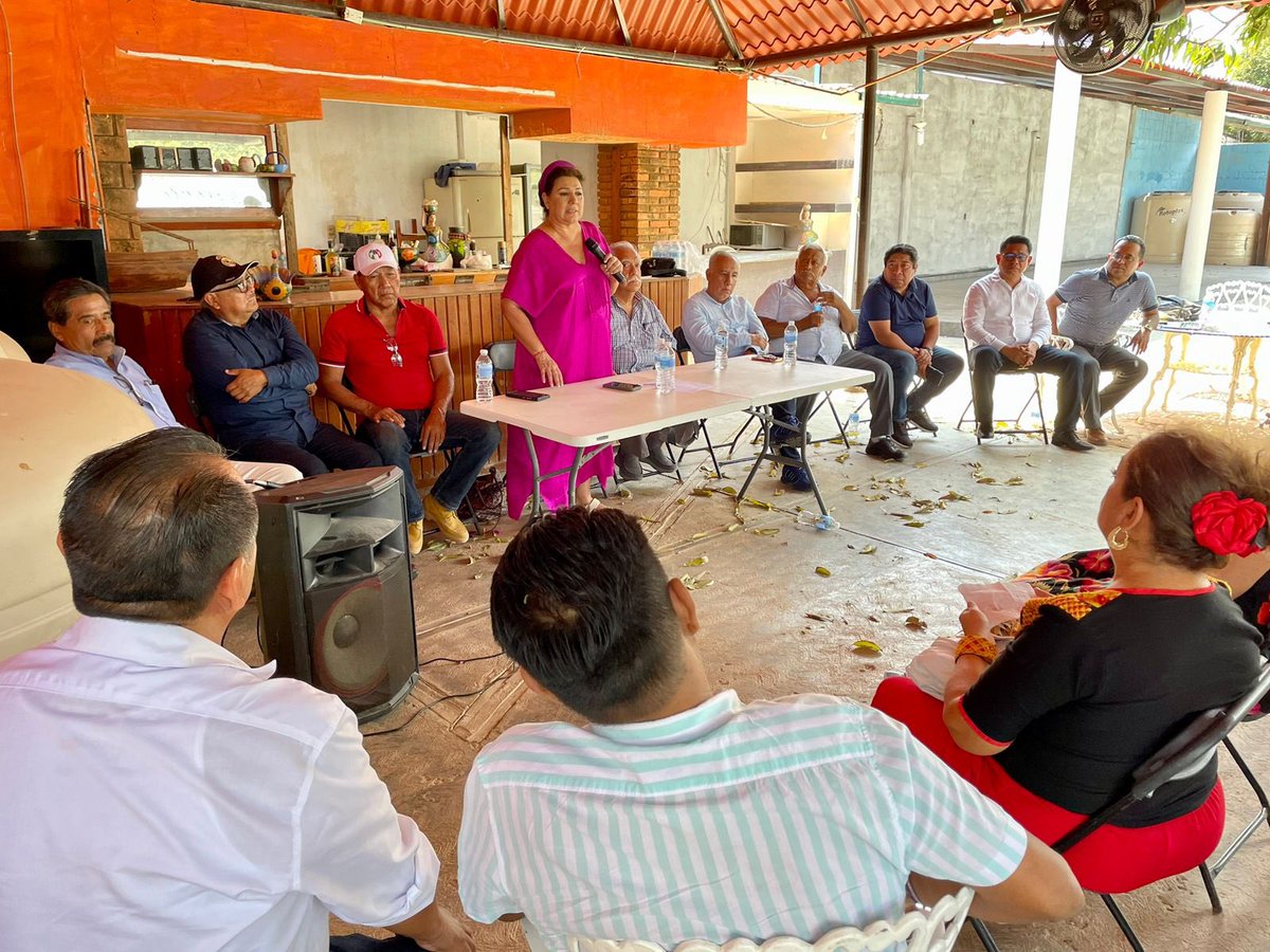 PRIOaxaca_'s tweet photo. En Tehuantepec, en el Istmo, nos reunimos con comités municipales y liderazgos de Salina Cruz, Tehuantepec, Astata, Jalapa del Marqués, San Blas Atempa, San José Lachiguiri, Tequisistlán, Huilotepec y Huamelula para fortalecer la organización rumbo a 2027. https://t.co/4AH6WzK6Ea