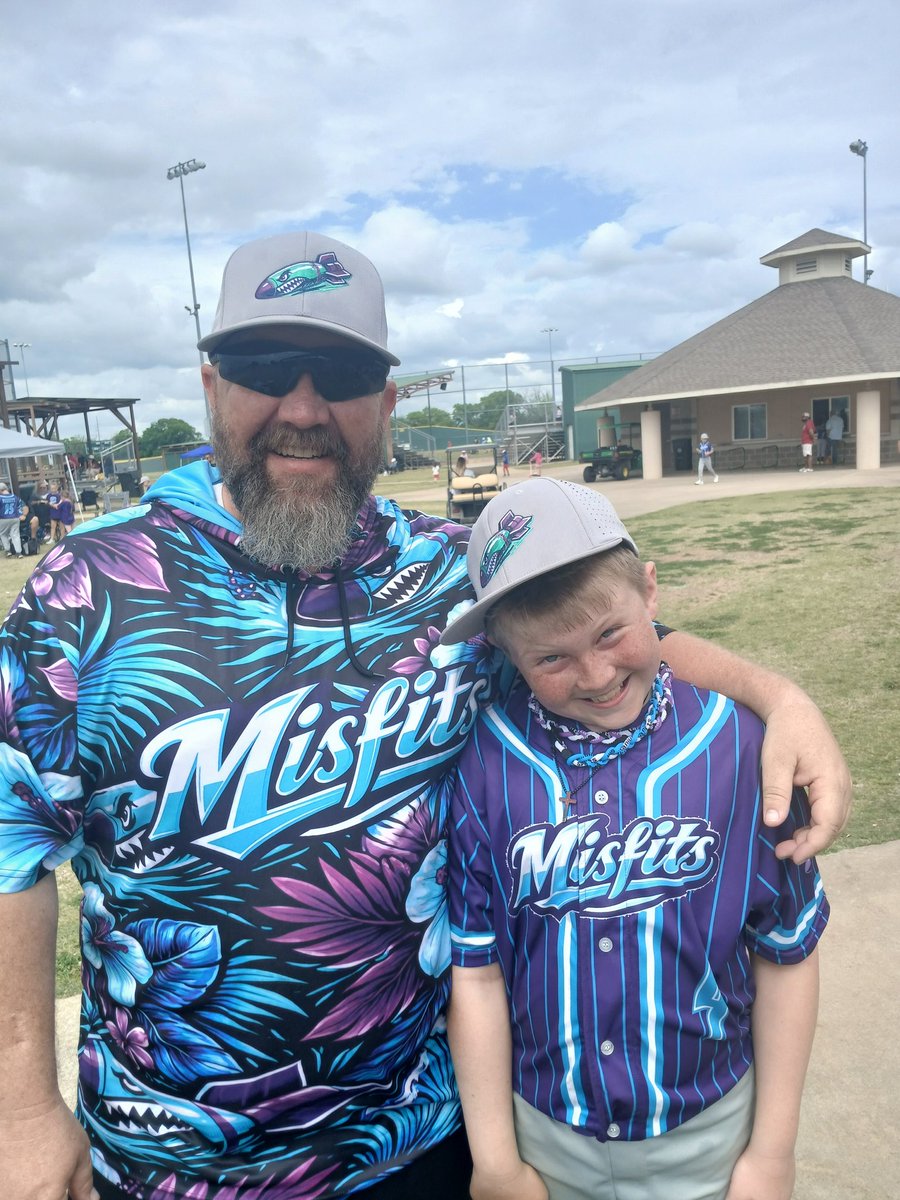 The moment you ask your kid to take a picture 😆 🤣 he gets it from his father......never serious picture 📸