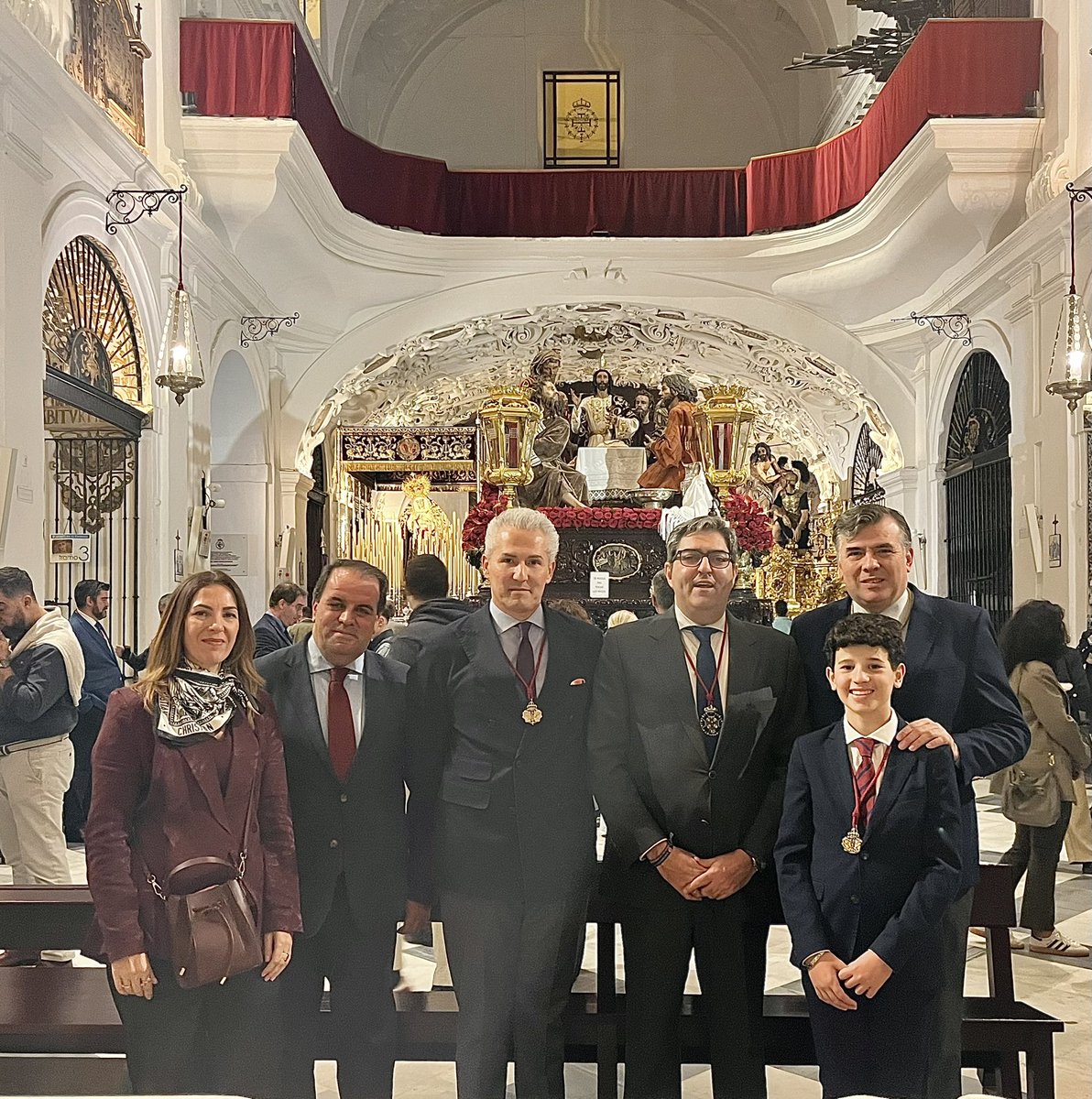 LaCenaSevilla's tweet photo. #CronicaDRLaCena26

Durante la previa del #DRamos se recibieron numerosas representaciones de otras Hermandades para rezar ante los Sagrados Titulares por las intenciones de todos los hermanos

El sábado nos visitaron: @hdadlasaguas, @Hdad_del_Carmen y @LanzadaSevilla 

Gracias! https://t.co/YmsMjwNfdC