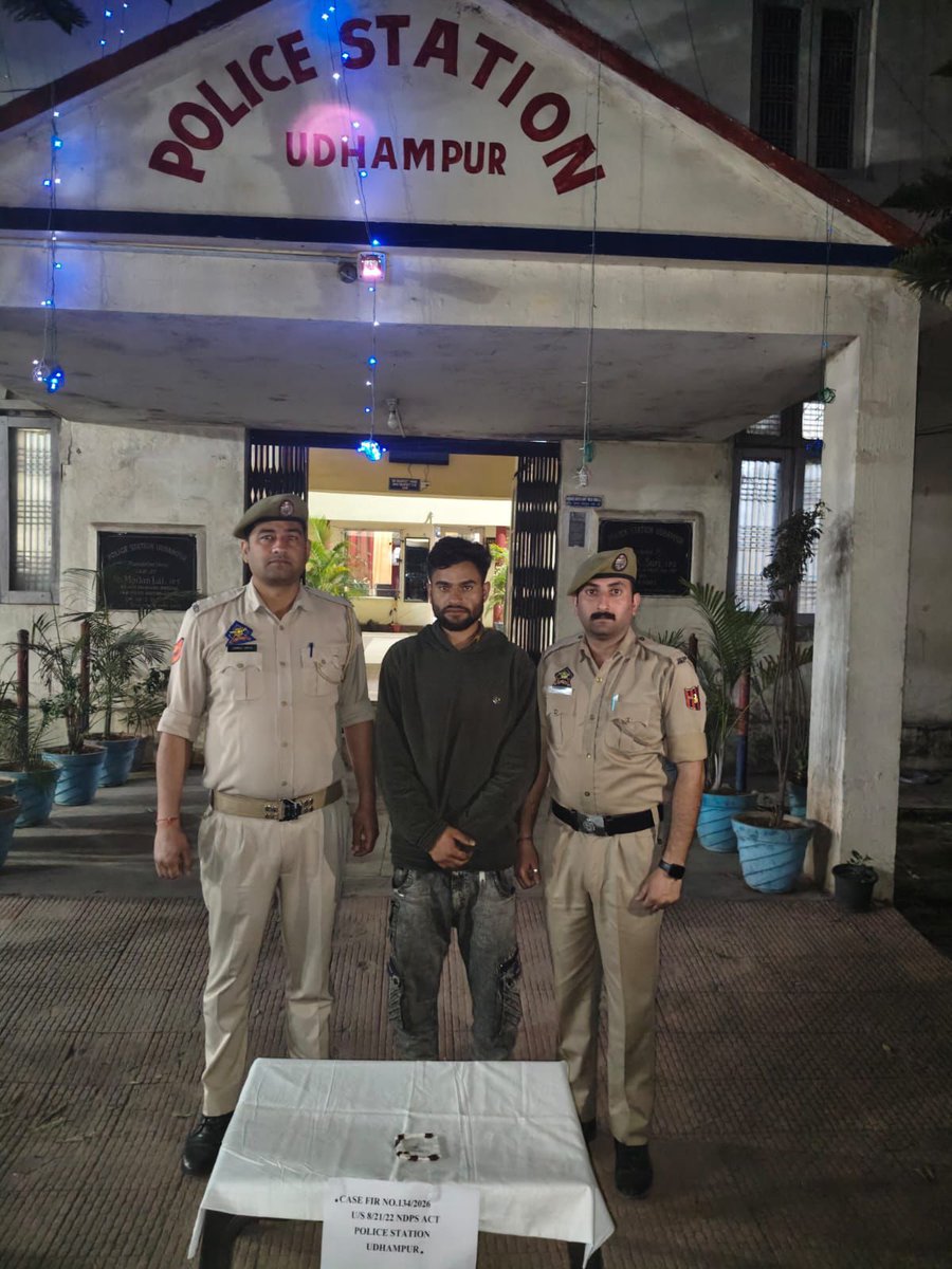 UdhampurPolice's tweet image. #PeopleFirst 
#UdhampurPolice #DrugsFreeUdhampur
FOUR DRUG PEDDLERS ARRESTED WITH HEROIN BY UDHAMPUR POLICE IN TWO SEPARATE CASES @ZPHQJammu @igp_jammu @UHqrs @JmuKmrPolice