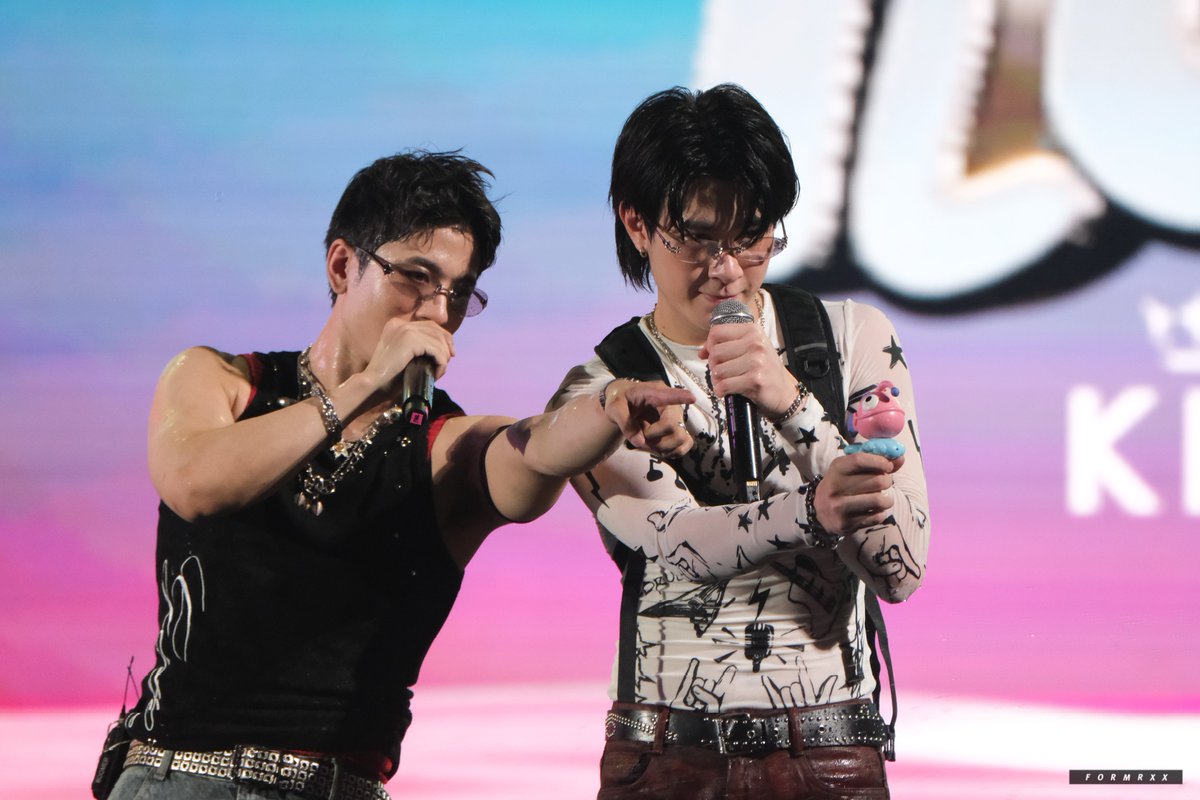 formrxx's tweet image. ปืนปลา 2.5 ขวบของนจก พี่ๆ เอ็นดูไม่ไหว 😂😂

SONGKRAN 2026 WITH TRINITY
#แจ๊คเติร์ดเช่แวะมาสาดปี26 
#SuperFluid2026xTRINITY 
#TRINITY_TNT 
#SuperFluid2026
#KingPowerSongkran2026