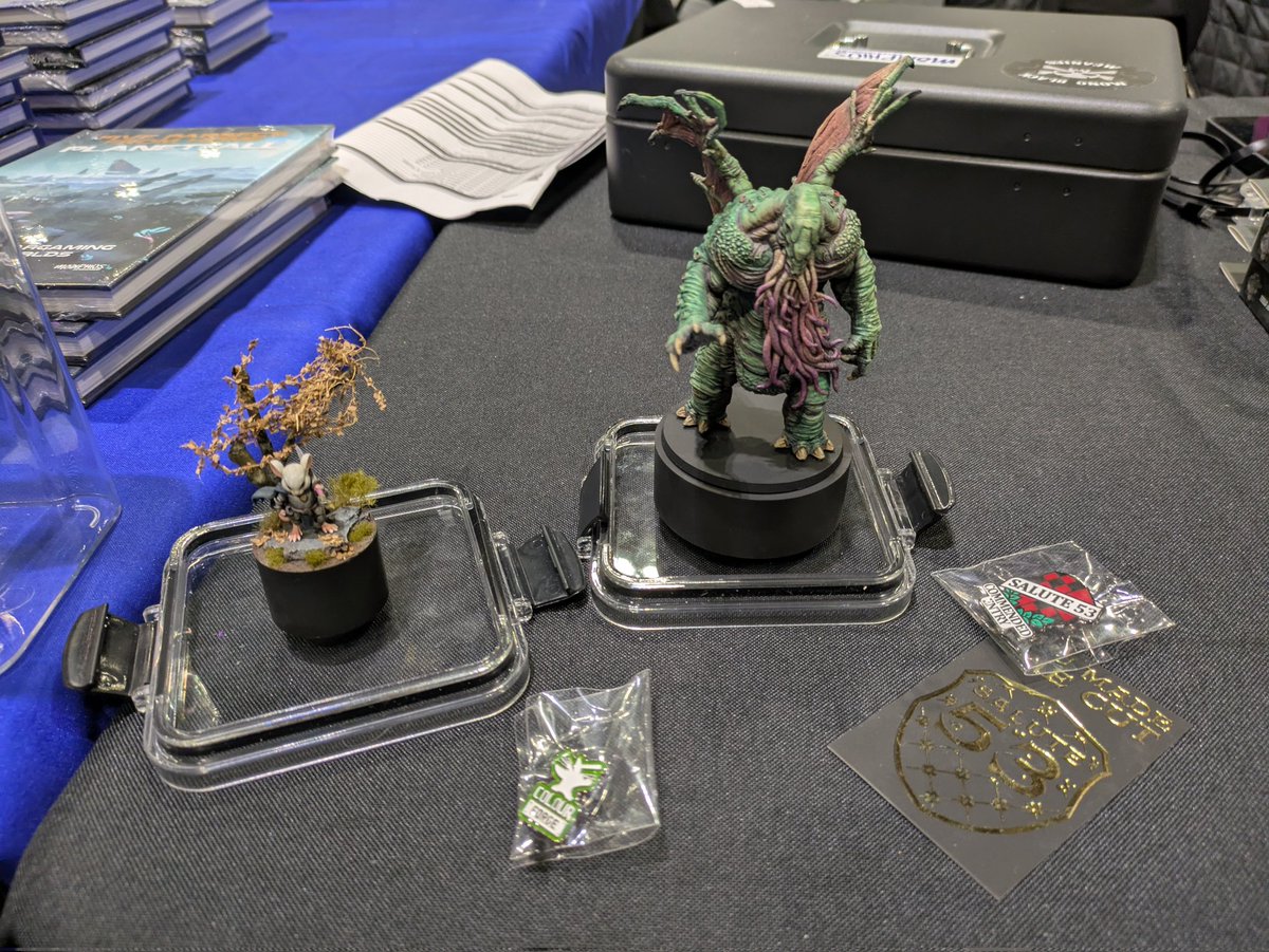 CrazyMCRAngel's tweet photo. ๐ Amazing first @slwsalute !! Always great catching up with the @Modiphius !! Special congrats to @colourtheft from Modiphius (IG) for getting a badge in the painting competition!! ๐๏ธ
#slwsalute #salute #modiphius #minatures #wargaming https://t.co/A9SrOcSi7m