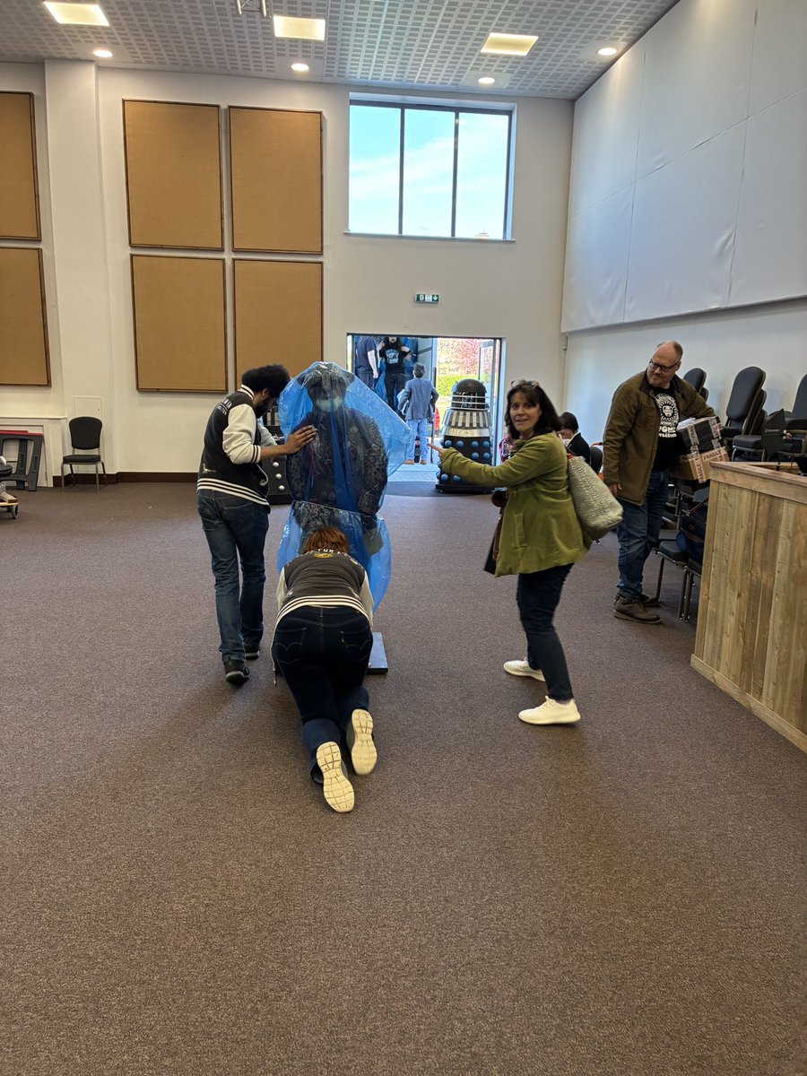 HenleyAdam's tweet photo. @TheLisaBowerman 

Lisa is always a delight at conventions and couldn’t resist chasing her own character out the door 😂 https://t.co/KVtpptjebj