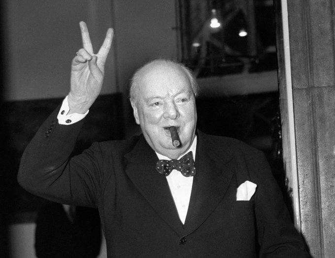 ZoeGutier's tweet photo. Winston Churchill fue un verdadero hijo de p*ta.

Su ideología puede ofender, pero definitivamente te pondrá los pelos de punta.

12 lecciones del político más controvertido y cabr*n del Reino Unido: https://t.co/EWLl4jaBcF