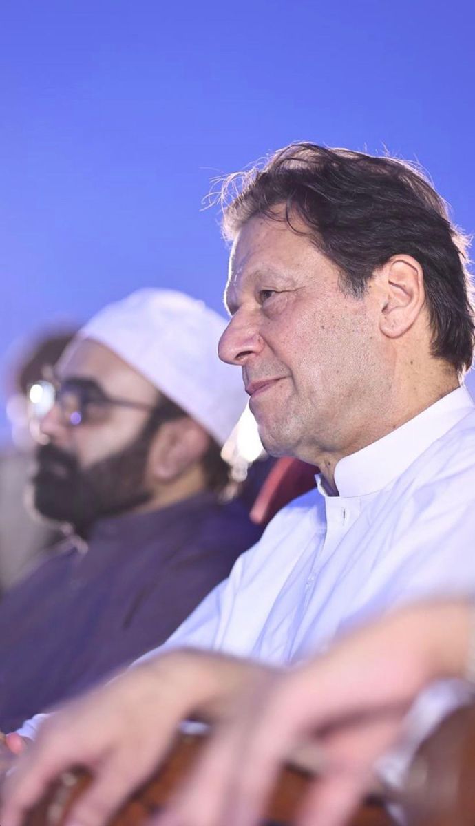 VishhuuuK's tweet image. یہ وقت سیاست سے بالاتر ہو کر انسانیت کو ترجیح دینے کا ہے۔ عمران خان کی صحت کے معاملے پر سنجیدگی دکھائی جائے۔

 #StandForJustice
@TeamiPians
#SaveImranKhansEyesight