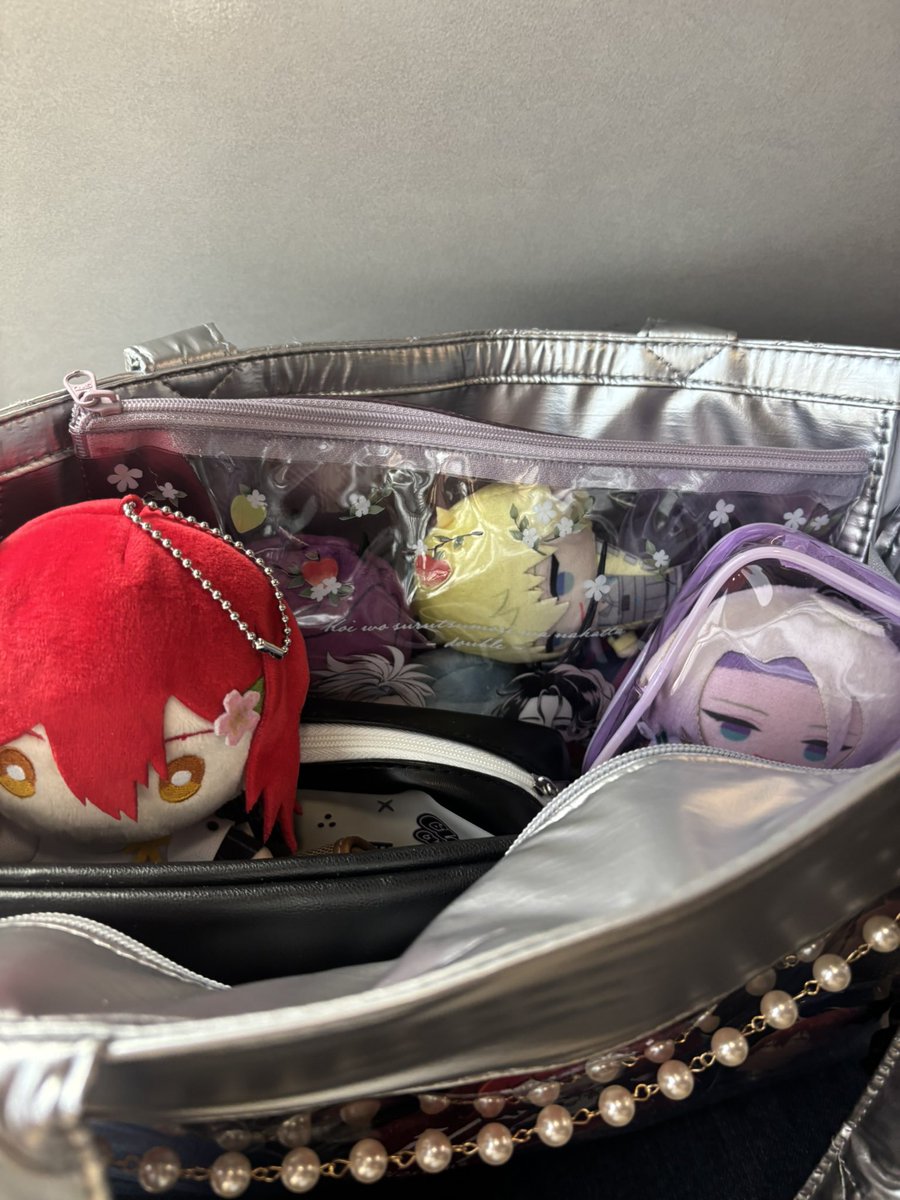 sharberriess's tweet image. Omw to Sonny cse with my miyabi bag and a bl pouch full of papes